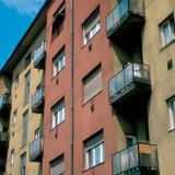 Газоходи на газови конвектори, монтирани на стената на жилищен блок