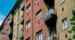 Газоходи на газови конвектори, монтирани на стената на жилищен блок