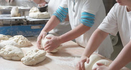 Месене на тесто за хляб