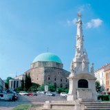 Pécs főtere a Dzsámival