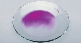 Водният разтвор на натриев етоксид е алкален