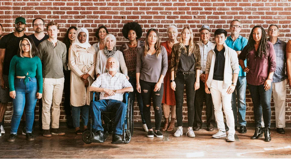 Кой ни формира? - Силата на групите в живота ни