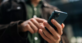 Електромагнитни чудеса: Физиката зад мобилните телефони