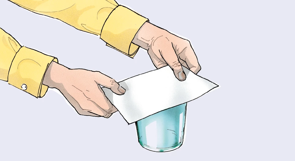 Водата остава в чашата