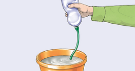 Смачкване на бутилка с вода